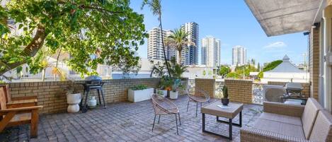 تناول الطعام بالخارج