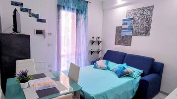 1 slaapkamer, een bureau, een strijkplank/strijkijzer, gratis wifi