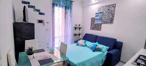 1 chambre, bureau, fer et planche à repasser, Wi-Fi gratuit