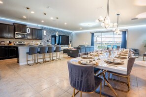 Dining - Summer Promo! 10 min to Disney, 9BR Pool & Spa Villa, BBQ & Game Loft (Kissimmee)
