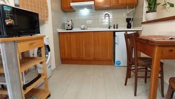 Fridge, microwave, stovetop, coffee/tea maker