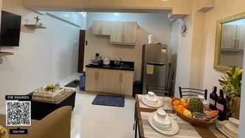 Family Condo, Ocean View | Private kitchen