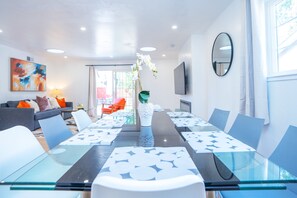 Dining - Spacious 4BR Home Mins to Santa Clara & Tech Campuses (San Jose)