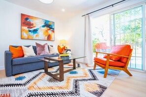 Living area - Spacious 4BR Home Prime Location Near Everything (San Jose)