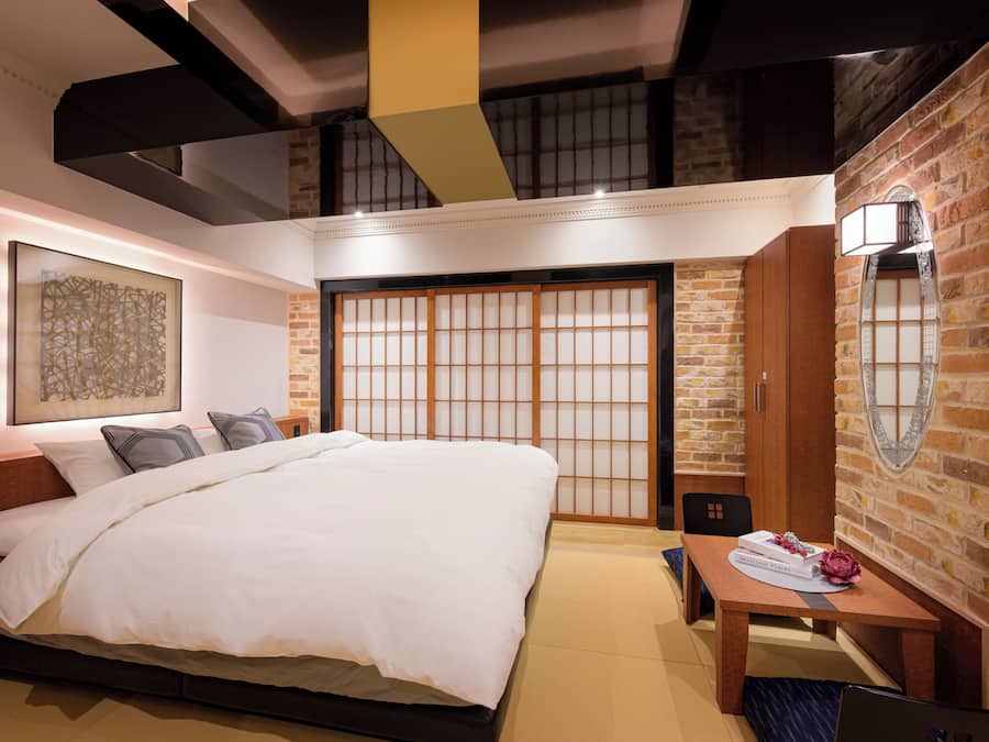 Down comforters, in-room safe, soundproofing, free WiFi