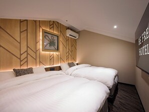 خزنة داخل الغرفة وتجهيزات عازلة للصوت وواي فاي مجانًا