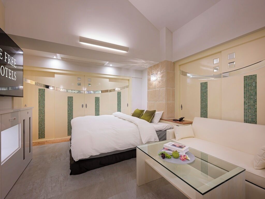 In-room safe, soundproofing, free WiFi