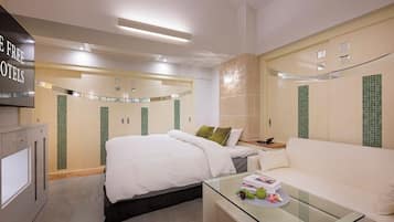 In-room safe, soundproofing, free WiFi