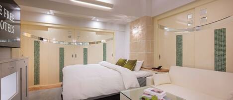 In-room safe, soundproofing, free WiFi