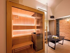 In-room safe, soundproofing, free WiFi