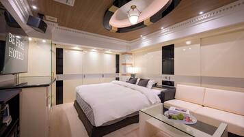 Standard Double Room, Non Smoking | Down comforters, in-room safe, soundproofing, free WiFi