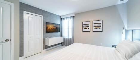 9 habitaciones, escritorio y tabla de planchar con plancha