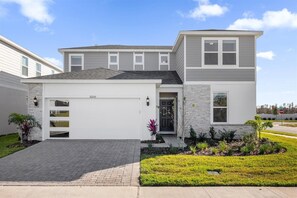 Exterior - Elegant 6BR Home Perfect for Families (Clermont)