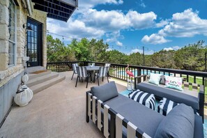 Outdoor dining - Austin Luxe Retreat: Pool | Spa | Game Room | Fire Pit (Austin)