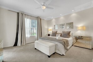 5 bedrooms, desk, WiFi