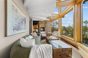 Televisión, chimenea