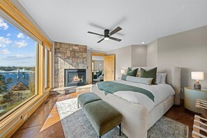 5 bedrooms, iron/ironing board, travel crib, WiFi