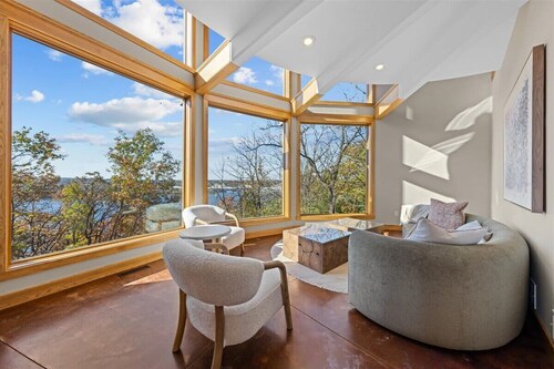 Waterfront Retreat • Private Beach • Dock • Views