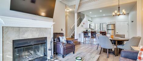 Télévision, cheminée