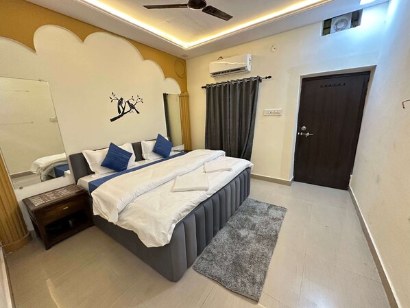 Laptop workspace, free WiFi