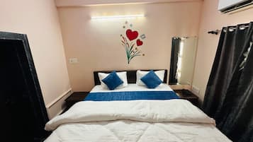 Laptop workspace, free WiFi