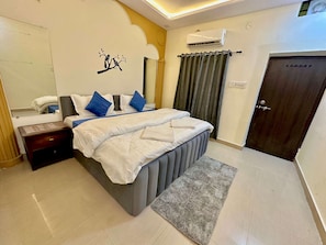 Laptop workspace, free WiFi - Hotel Airport Residency (Jodhpur)