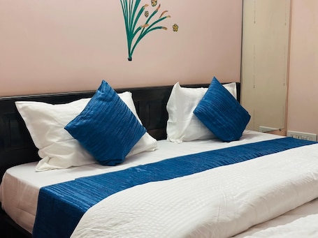 Laptop workspace, free WiFi