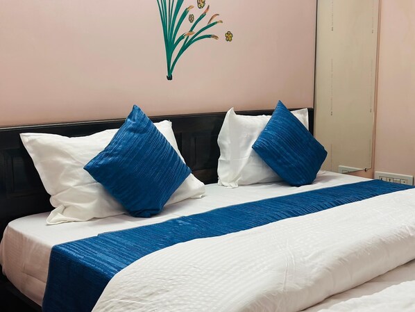 ノートパソコン用作業スペース、WiFi (無料)