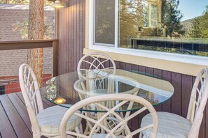 تناول الطعام بالخارج