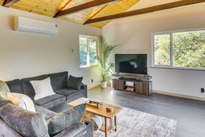 تلفزيون، مدفأة، ستيريو