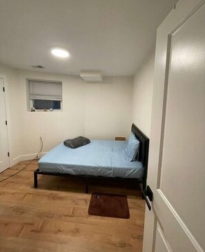 4 bedrooms, iron/ironing board, Internet, bed sheets - Enchanting 4-bedroom apartment with AC in vibrant Chicago Hyde Park (Chicago)