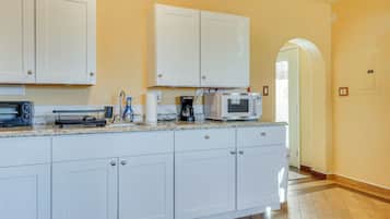 Fridge, microwave, coffee/tea maker, toaster