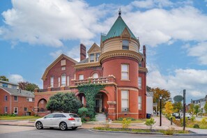 المنشأة من الخارج