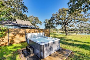 Bañera de hidromasaje al aire libre