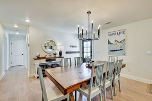 Dining - Modern, Spacious! Lake Buchanan Retreat w/ Hot Tub (Tow)