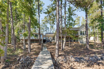 Clark's Hill Lake Retreat! Waterfront Home w/ Dock