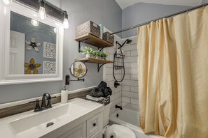 Hair dryer, towels - 2 Mi to Dtwn! Modern Round Rock Oasis w/ Patio (Round Rock)