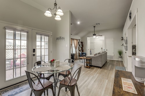 2 Mi to Dtwn! Modern Round Rock Oasis w/ Patio