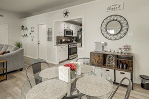 Interior - 2 Mi to Dtwn! Modern Round Rock Oasis w/ Patio (Round Rock)