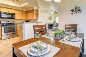 Dining - Pool & Tennis Access! Condo in Central Scottsdale (Scottsdale)