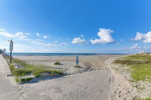Beach - Galveston Beach Condo: Pool & Balcony w/ Views! (Galveston)