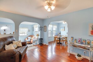 TV - Canal-Front Home w/ Deck: 6 Mi to Rockport Beach (Rockport)