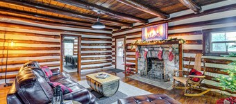 Family Holiday Cabin in Kentucky w/ Hot Tub!