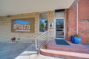 Exterior detail - 3 Mi to Dtwn Cleveland: Condo w/ Lake Erie Views! (Cleveland)