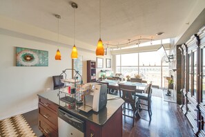 Dining - 3 Mi to Dtwn Cleveland: Condo w/ Lake Erie Views! (Cleveland)