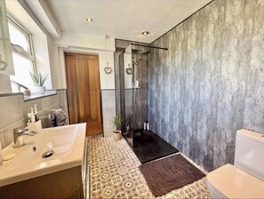 Shower - The Old Charming House (Utterby)