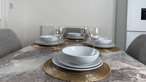 Dining - Urban Calm – Spacious 3-Bed Home with Free Parking (Rawmarsh)