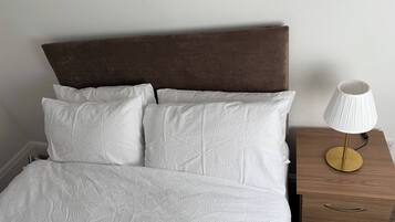 3 bedrooms, iron/ironing board, internet