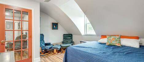 Desk, internet, bed sheets