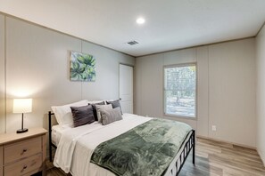 3 bedrooms, iron/ironing board, Internet, bed sheets